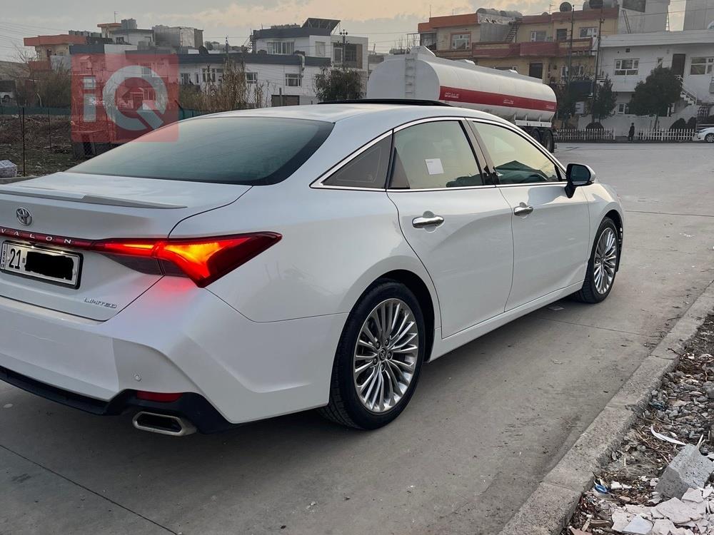 تويوتا أفالون